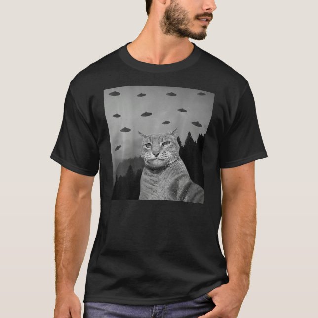 ON BACK PRINT   Cat  Taking Photo UFO Aliens T-Shirt (Vorderseite)