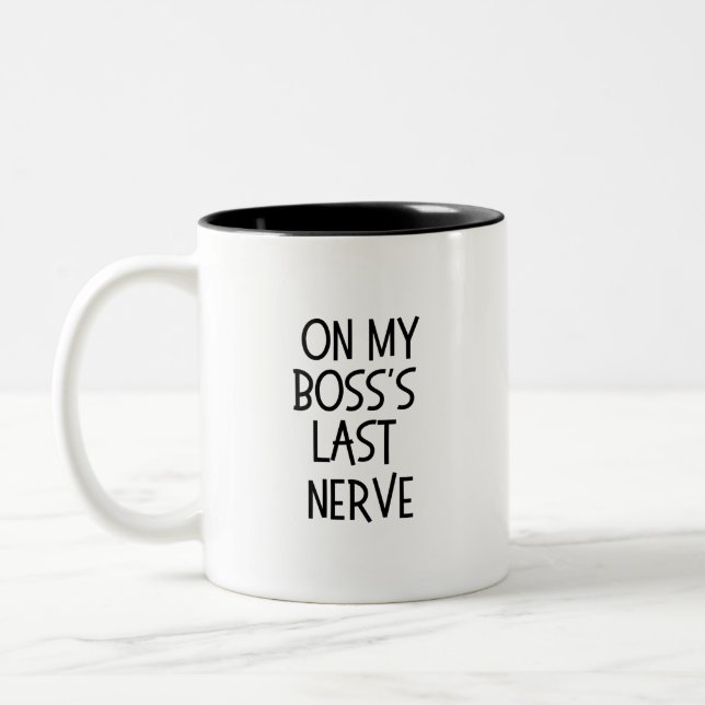 On My Boss's Last Nerve - Funny Work Quote Zweifarbige Tasse (Links)