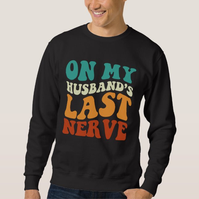 On My Husband's Last Nerve Saying Retro Groovy App Sweatshirt (Vorderseite)