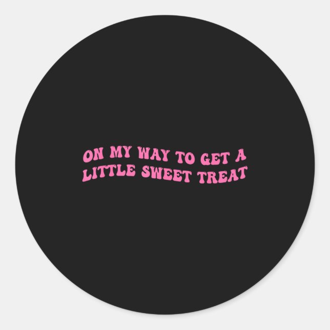 On My Way To Get A-little Sweet Treat Funny Quote  Runder Aufkleber (Vorderseite)