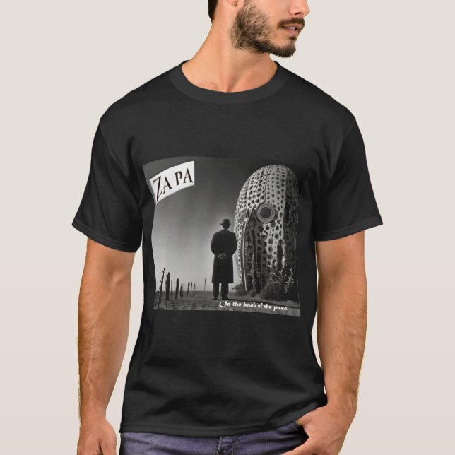 On the bank of the pass T-Shirt (Vorderseite)