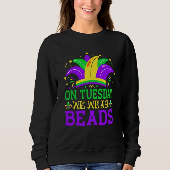 On Tuesday We Wear Beads Mardy Gras Celebrations p Sweatshirt (Vorderseite)