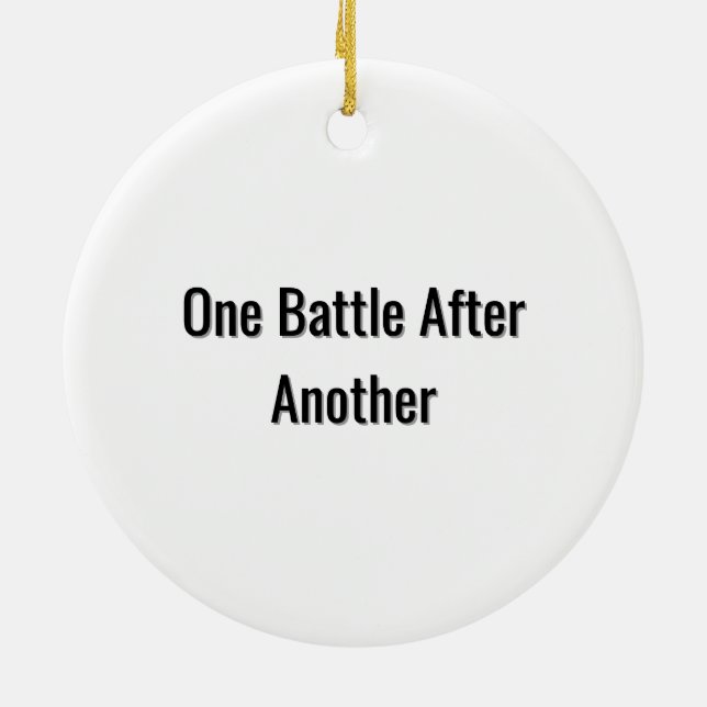One Battle After Another – Cinematic Movie-Inspire Keramik Ornament (Hinten)
