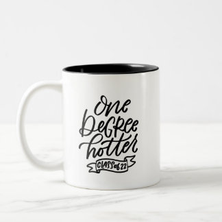 One Degree Hotter 2022 Handschrift Zweifarbige Tasse