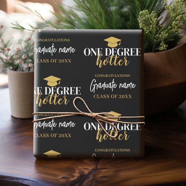 One Degree Hotter - Black Gold Abschluss Script Geschenkpapier (Custom Graduation Wrapping Paper)