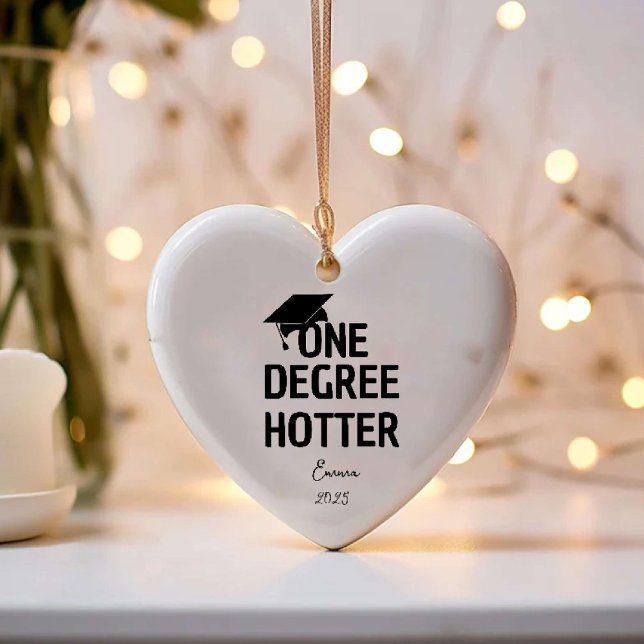 One Degree Hotter Funny Abschluss Ankündigung Keramik Ornament (One Degree Hotter Funny Graduation Announcement Ceramic Ornament)