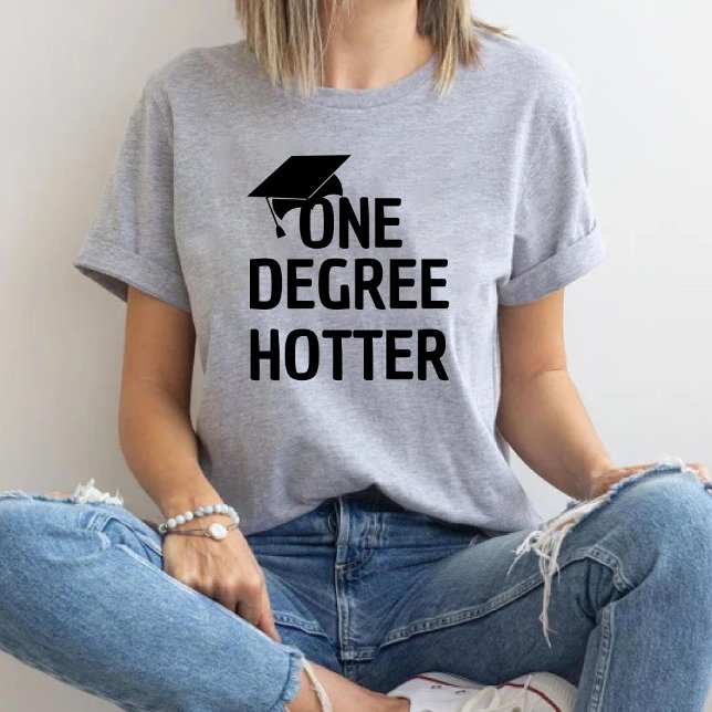 One Degree Hotter Funny University Abschluss hat T-Shirt (One Degree Hotter Funny University Graduation hat T-Shirt)