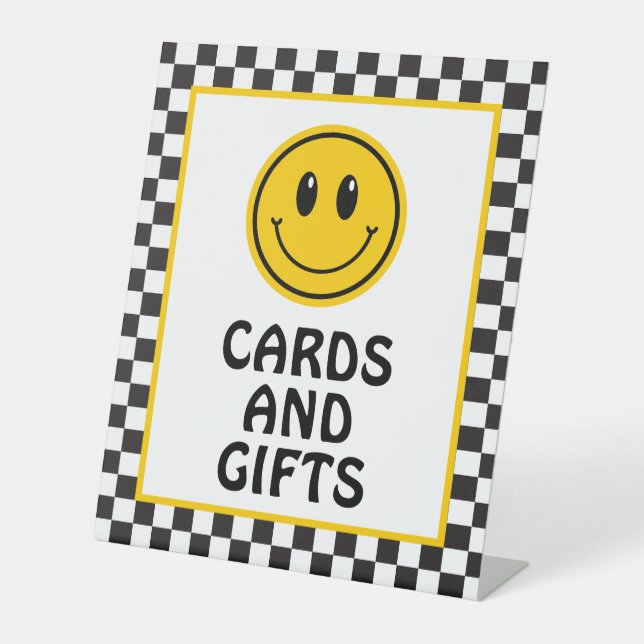 One Happy Typ Cards and Gifts Sign Emoji Sockelschild (Vorderseite)