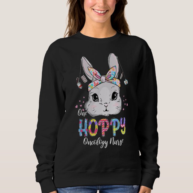One Hoppy Oncology Nurse Bunny Oaster Eggs Christ Sweatshirt (Vorderseite)