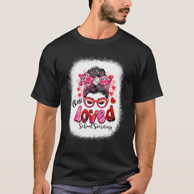 One Loved School Secretary Messy Bun Valentine's D T-Shirt (Vorderseite)