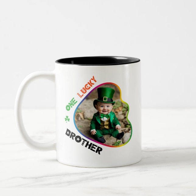 One Lucky Brother - Irish Pub Trivia Night Zweifarbige Tasse (Links)