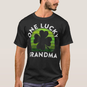 One Lucky Grandma Gift Kleeblatt Sunset Irish St P T-Shirt