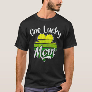 One Lucky Mama St Patrick S Day Mama 4 T-Shirt