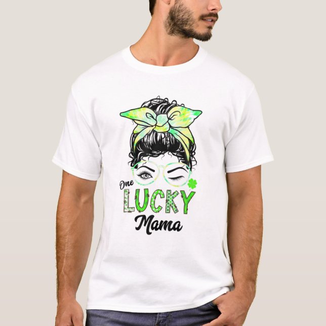 One Lucky Mama St Patricks Day Messy Bun Haargummi T-Shirt (Vorderseite)