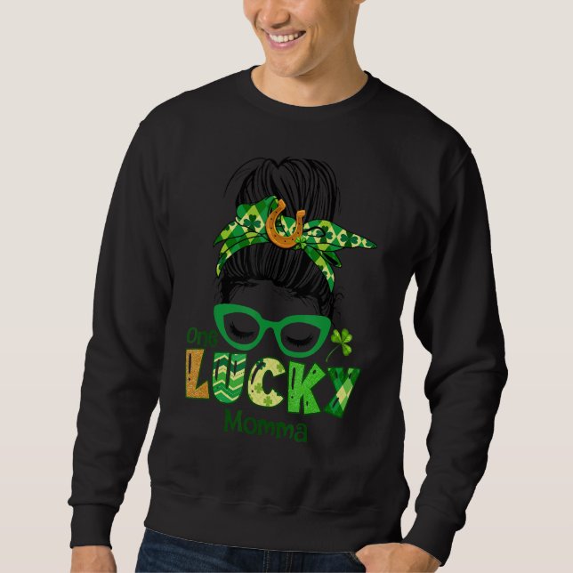 One Lucky Momma Messy Bun Leopard St Patrick's Day Sweatshirt (Vorderseite)