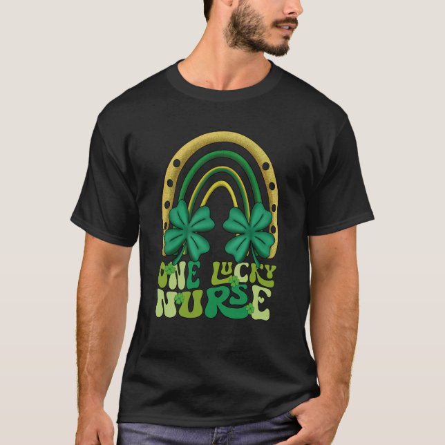 One Lucky Nurse Groovy Retro Rainbow St Patricks D T-Shirt (Vorderseite)