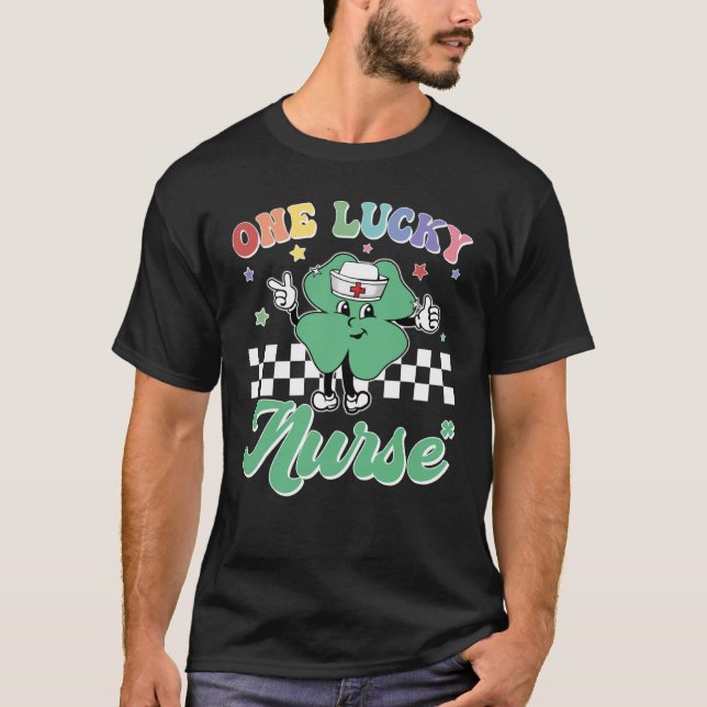 One Lucky Nurse ICU RN Retro Groovy Patrick's Day  T-Shirt (Vorderseite)