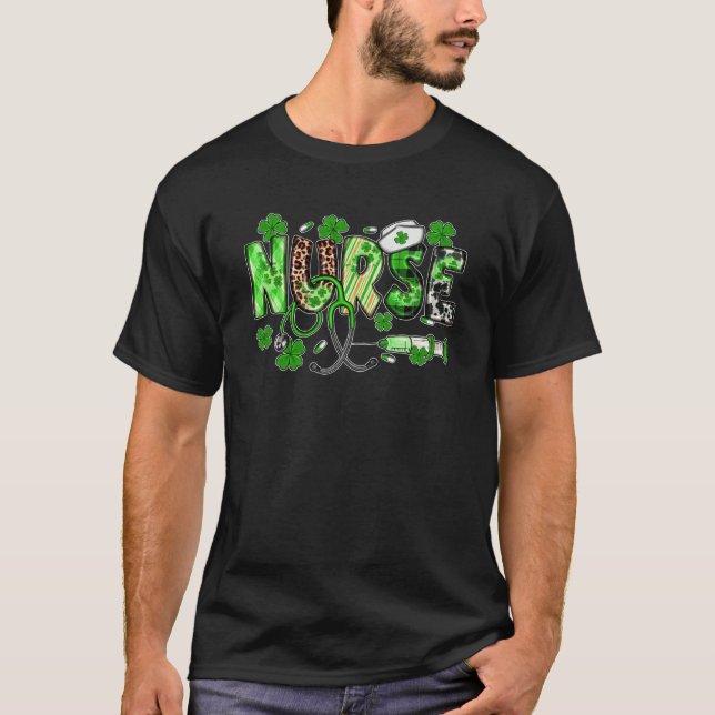 One Lucky Nurse ICU RN Retro Groovy Patrick's Day  T-Shirt (Vorderseite)