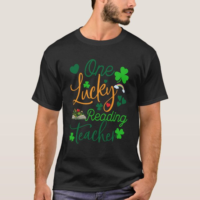 One Lucky Reading Teacher St Patricku2019s Day App T-Shirt (Vorderseite)