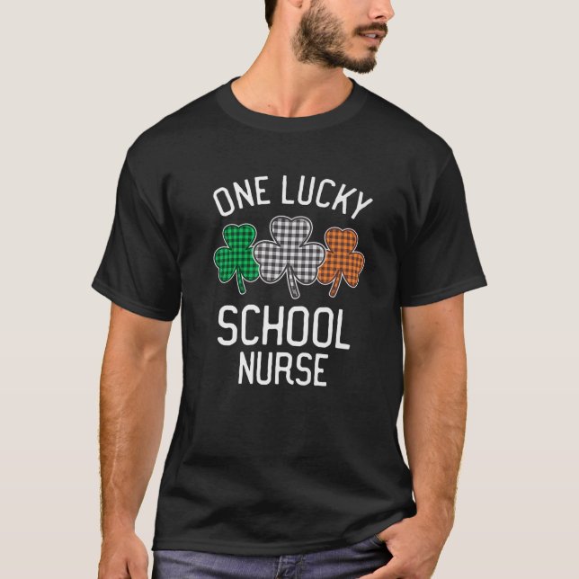 One Lucky School Nurse St Patrick's Day Irish Flag T-Shirt (Vorderseite)