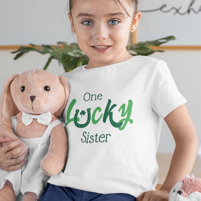 One Lucky Sister | Individualisierbarer St Patrick T-Shirt (Von Creator hochgeladen)