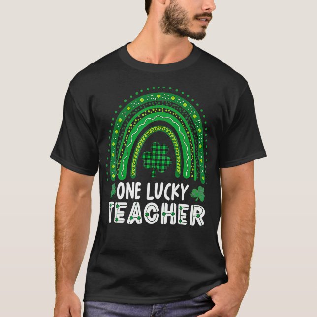 One Lucky Teacher Rainbow St Patricku2019s Day App T-Shirt (Vorderseite)