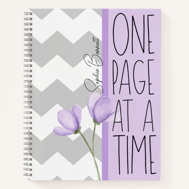 One Page at a Time – Motivational Lavender Floral Notizbuch (Vorderseite)