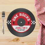 One Rocks Vinyl Record Rock'n'Roll 1. Geburtstag Pappteller<br><div class="desc">Mit unseren Vinyl Record Paper Tellern "One Rocks" - das ist die perfekte Ergänzung zum 1. Geburtstag Ihres kleinen Rockers! Diese einzigartigen Teller fügen dem Party eine musikalische Drehung hinzu und bringen ein Gefühl der Nostalgie zu Ihrer Veranstaltung. Treten Sie ein in die Welt der Musik und des Vergnügens mit...</div>