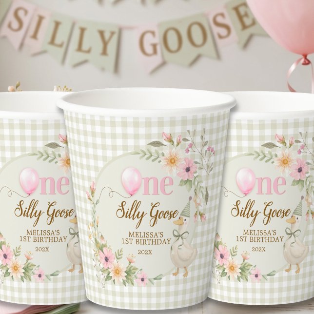 One Silly Goose Gingham Pink Floral Birthday  Pappbecher (Von Creator hochgeladen)