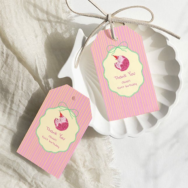 One Sleepy Cat 1st Birthday – Yellow Stripes Geschenkanhänger (Von Creator hochgeladen)