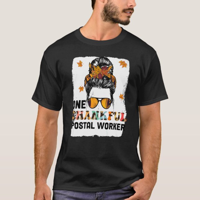 One Thankful Postal Worker Messy Bun Fall Thanksgi T-Shirt (Vorderseite)
