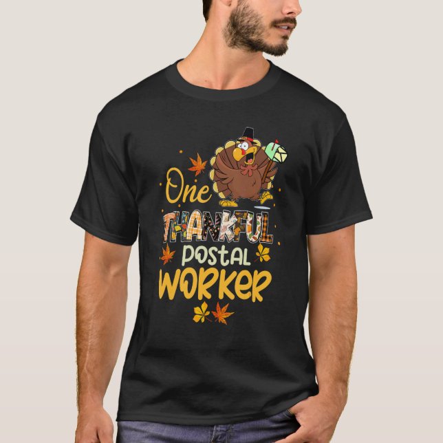 One Thankful Postal Worker Turkey Pilgrim Hat Than T-Shirt (Vorderseite)