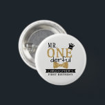 ONEderful 1st Birthday Gastgeschenk Button<br><div class="desc">Feiern Sie stilvoll mit diesen lustigen und sehr trendigen 1. Geburtstags-Party-Buttons. Das Design lässt sich einfach mit Ihrer speziellen Veranstaltungssprache personalisieren und Ihre Gäste werden begeistert sein,  wenn sie diese fantastischen Buttons erhalten. Entsprechende Party-Elemente finden Sie in der Auflistung.</div>