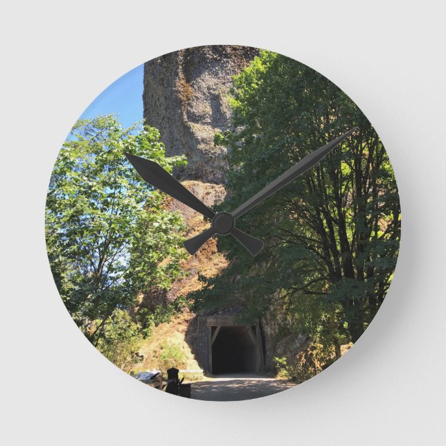 Oneonta-Gorgentunnel, OR Runde Wanduhr (Vorderseite)