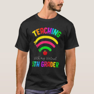 Online-Unterricht mit meinem virtuellen 5ten Lehre T-Shirt
