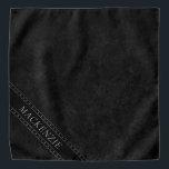 Onyx Black Velvet | Chalkboard Grunge Monogram Halstuch<br><div class="desc">Dramatisch moody mit dunkler und reich gotisch inspiriert, gemahlener Samt aus der Kollektion "Moody Jewel Tones". Dieses Design zeichnet sich durch eine tiefe Juwel Ton grunge-inspiriert Samt Aquarell-Textur. Die metallische Imitate verleiht ihr eine feine Eleganz und ein maßgeschneidertes Aussehen. Der moderne, gemischte Mittelverlauf verleiht dem Ganzen den perfekten Pop von...</div>