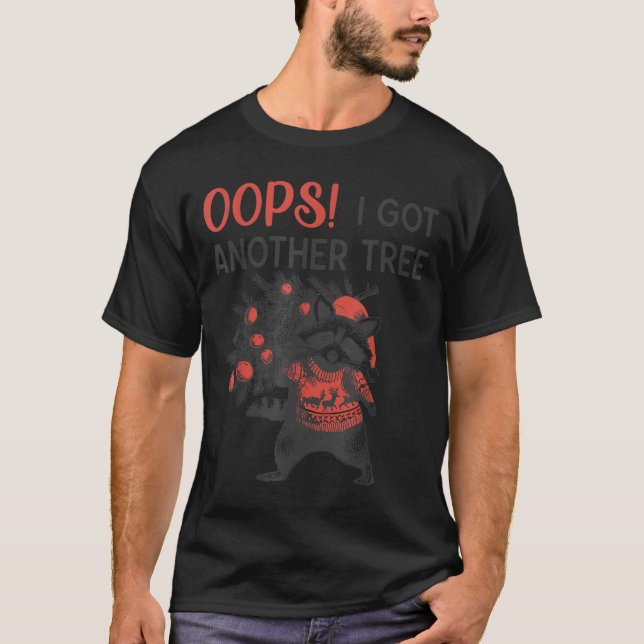 Oops I Got Another Tree Funny Raccoon Christmas Qu T-Shirt (Vorderseite)