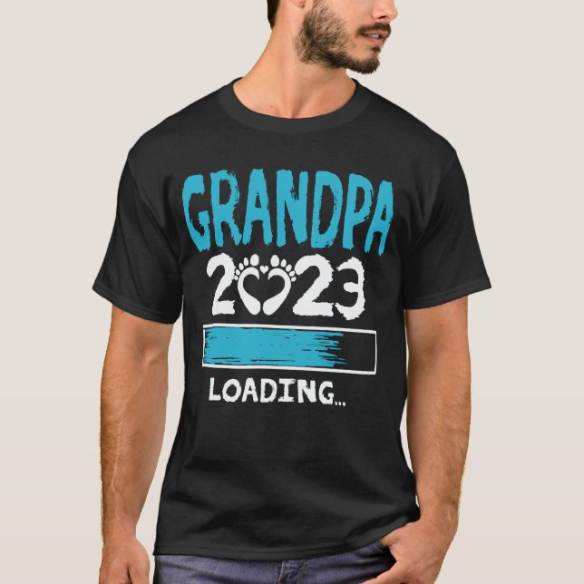 Opa 2023 Neue Großvater Großvater wird beladen T-Shirt (Vorderseite)
