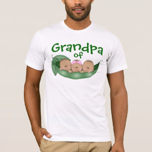 Opa der gemischten Triplets mit dunkler Haut T-Shirt