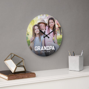 Opa gegründet est. Weiße Schrift Foto Große Wanduhr