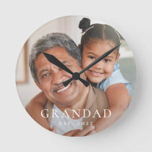 Opa hat das moderne Foto etabliert Runde Wanduhr