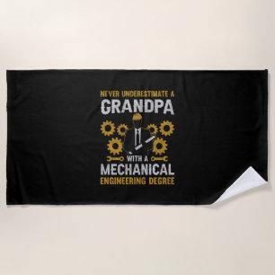 Opa mit Maschinenbau Strandtuch