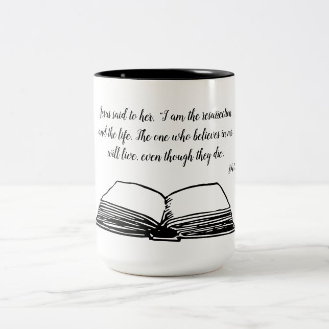 Open Bible on John 11:25 Zweifarbige Tasse (Mittel)