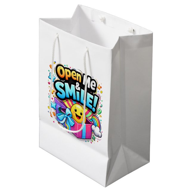 Open Me & Smile Gift Bag – Fun Party Illustration Mittlere Geschenktüte (Vorderseite Schrägansicht)