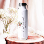 Ophelia Cottagecore Dusty Pink Floral Bridesmaid Trinkflasche<br><div class="desc">Feiern Sie Ihre Liebe mit der zeitlosen Schönheit der Hochzeitskollektion "Ophelia Floral" in der staubrosa Farbenpracht, die für Romantik und Eleganz entworfen wurde. Diese Hochzeitssuite ist mit handbemalten Aquarellfarben und zartem Blattwerk ausgestattet und besticht durch die Anmut und den Charme einer im Garten inspiriert Hochzeit. Ideal für diejenigen, die eine...</div>