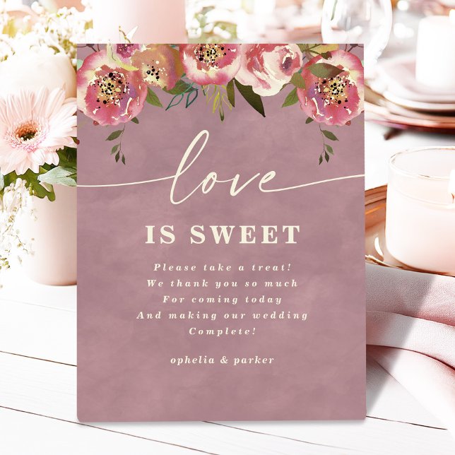 Ophelia Dusty Pink Liebe ist süße Hochzeit Sockelschild (Say "I DO" to Romantic Watercolor Florals and a Cottagecore Vibe with the Ophelia Wedding Suite.)