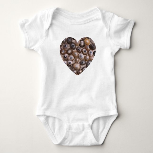 Opihi Heart Baby Outfit Strampler (Vorderseite)