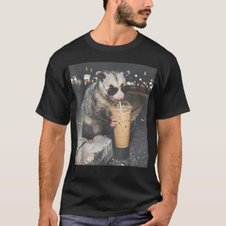 Opossum trinkt eisgekühlten Kaffee Lustiges Tier-M T-Shirt