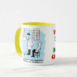 Optiker, der einen Augentest durchführt Tasse