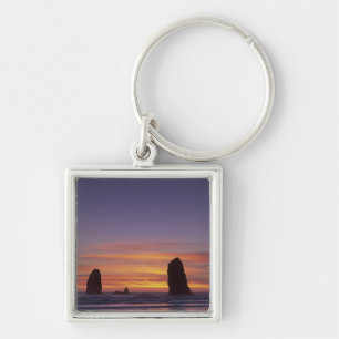 OR, Oregon-Küste, Cannon Beach, Felsstürze bei Schlüsselanhänger